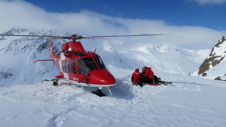 Rega 5 und Bergretter im Einsatz am Radüner Rothorn