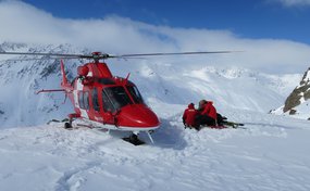 Rega 5 und Bergretter im Einsatz am Radüner Rothorn