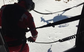 La Rega sauve chaque année plus de 800 personnes à l’aide du treuil.