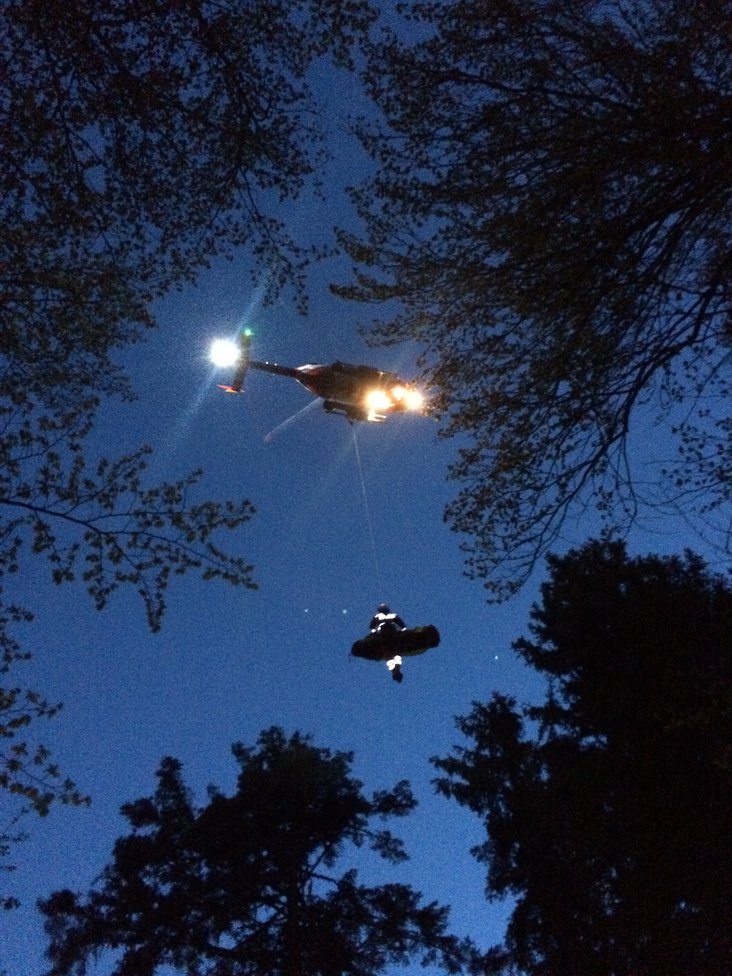 Treuillage de nuit à l'aide du phare spectrolab