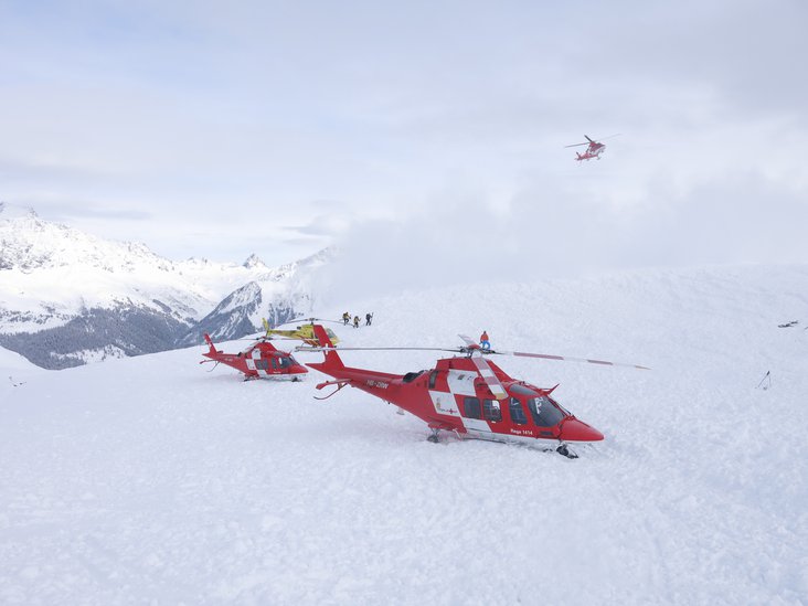 Helikopter auf der Skipiste