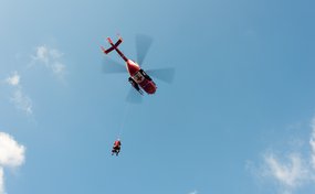 Rega. Plus de 800 personnes par an sauvées grâce à l'hélitreuillage