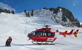 Helikopter auf der Skipiste