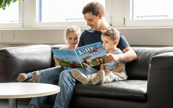 Buch Lilly, Mia und Ben entdecken die Rega, zur vergrösserten Darstellung