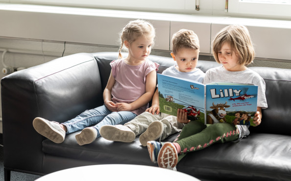 Buch Lilly, Mia und Ben entdecken die Rega, zur vergrösserten Darstellung